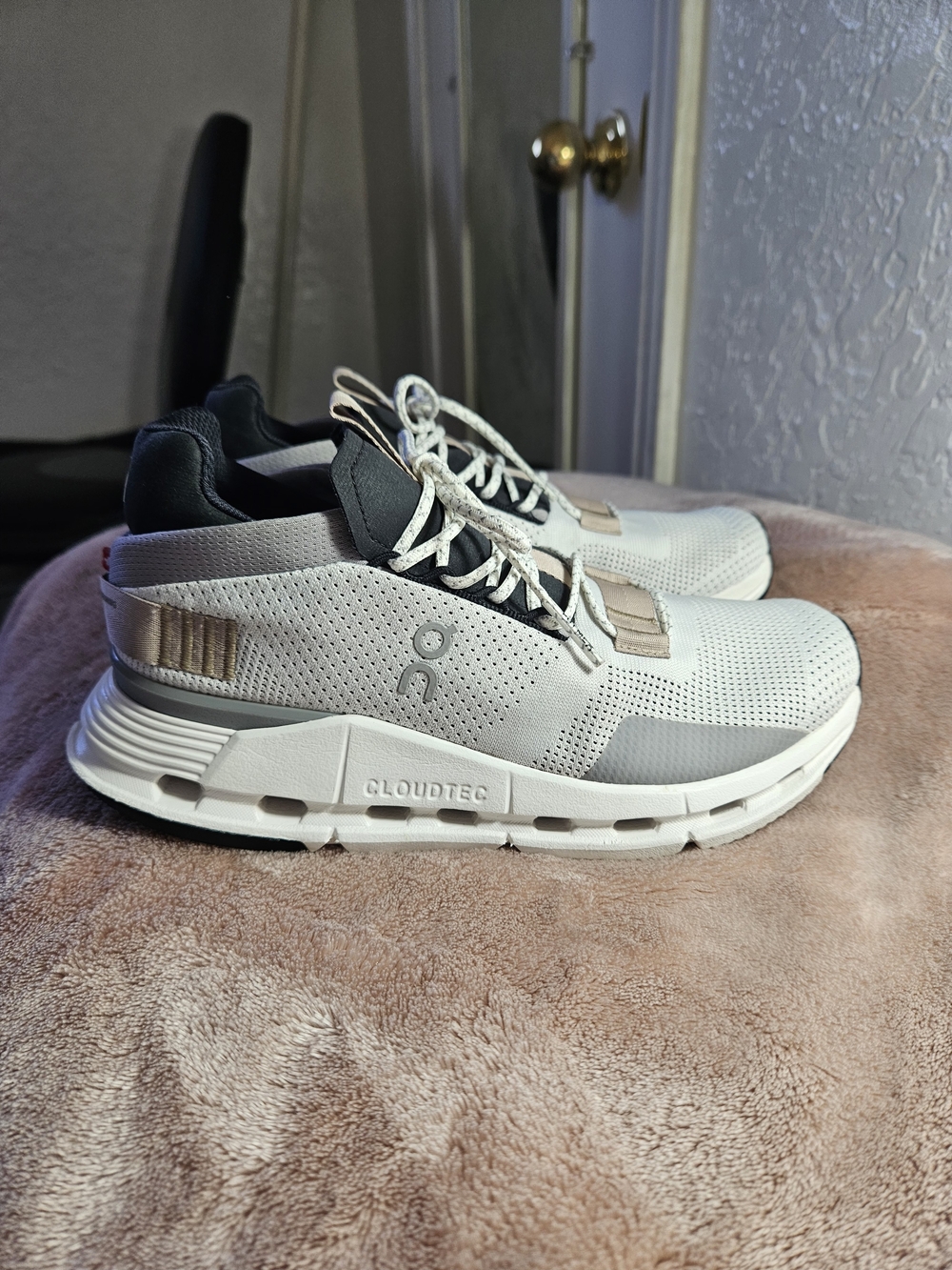 On Cloudnova Running CloudTec Women's-Size7 US Performance, White/Grey